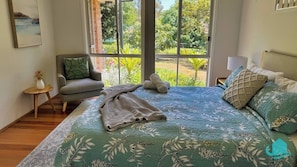 4 bedrooms, iron/ironing board, WiFi, bed sheets - Balcolyns Beauty - the ultimate lakeside escape (Balcolyn)