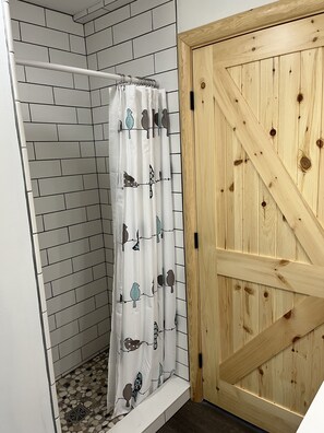 Dusche, Handtücher, Seife, Toilettenpapier