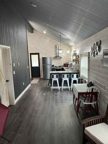 Super clean cabin near ORV trails & AuSable River, walking distance to town Mio.