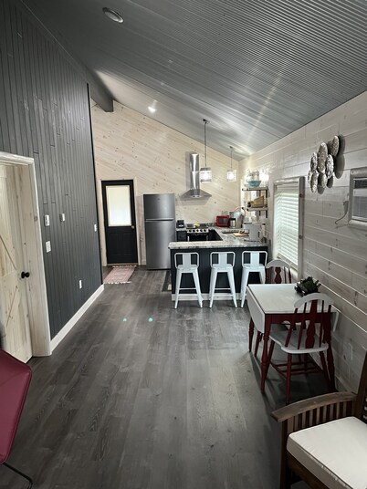 Super clean cabin near ORV trails & AuSable River, walking distance to town Mio.