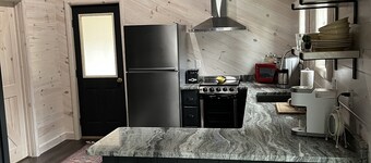 Super clean cabin near ORV trails & AuSable River, walking distance to town Mio.