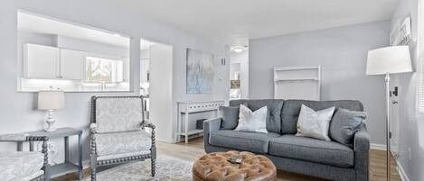 Una Smart TV, una chimenea