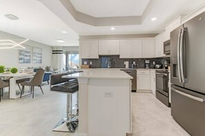 Fridge, microwave, oven, stovetop - SUMMER SALE! Storey Lake 3BDRM (Kissimmee)