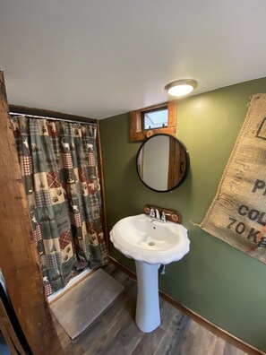 Dusche, Handtücher, Seife, Toilettenpapier