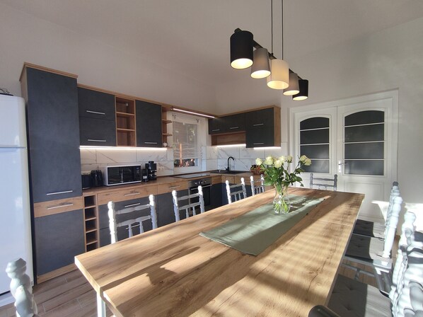 Fridge, microwave, oven, stovetop