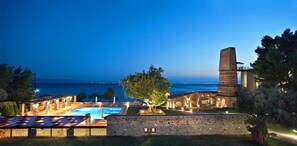 Outdoor pool, open 10:00 AM to 7:00 PM, pool umbrellas, pool loungers