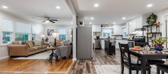 Spacious & Stylish ~ Near TIEC ~ Patio ~ Fire Pit!