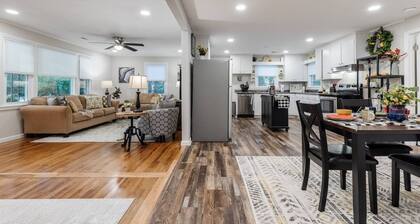 Spacious & Stylish ~ Near TIEC ~ Patio ~ Fire Pit!