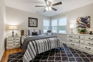 3 bedrooms, desk, iron/ironing board, free WiFi