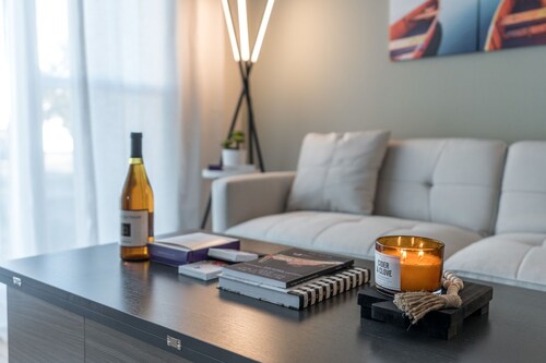 Modern 2 bed 1 bath next to Midtown with a lovely yard!