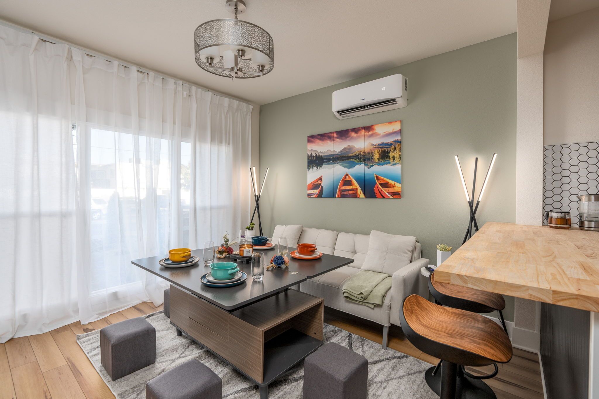 Modern 2 bed 1 bath next to Midtown with a lovely yard!