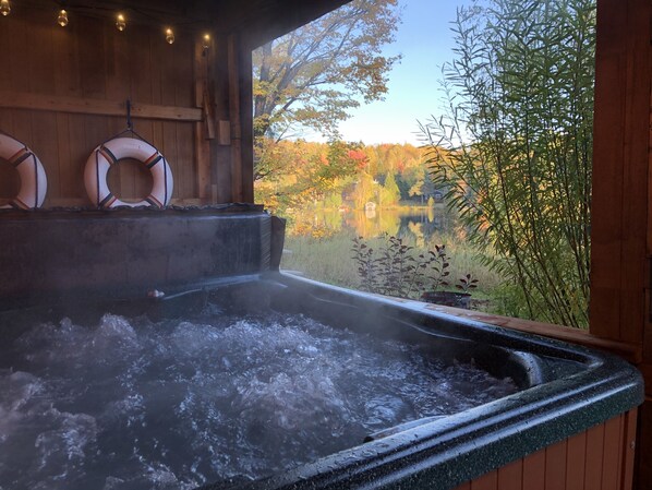 Outdoor spa tub
