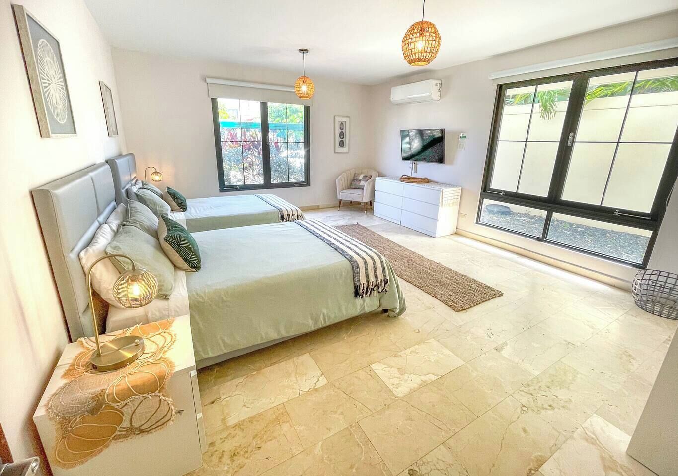 5 habitaciones, tabla de planchar con plancha, wifi y ropa de cama 