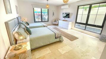 5 habitaciones, tabla de planchar con plancha, wifi y ropa de cama