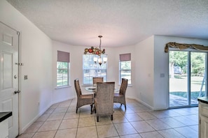 Dining - Sunny Abode, 10 Mi to University of Florida! (Gainesville)