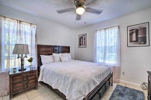 3 bedrooms, iron/ironing board, Internet, bed sheets - Sunny Abode, 10 Mi to University of Florida! (Gainesville)