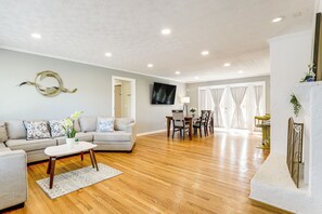 TV, fireplace