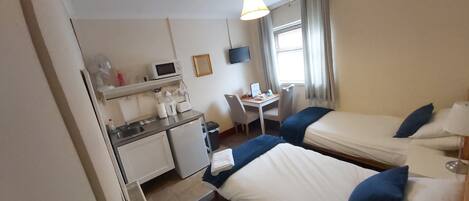 1 غرفة نوم ومكواة/لوح كي وواي فاي مجانًا وملاءات أسرّة