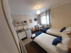 1 dormitorio, tabla de planchar con plancha, wifi gratis y ropa de cama