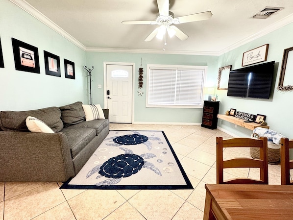 TV - Captain's Quarters, Fort Lauderdale, FL (Fort Lauderdale)
