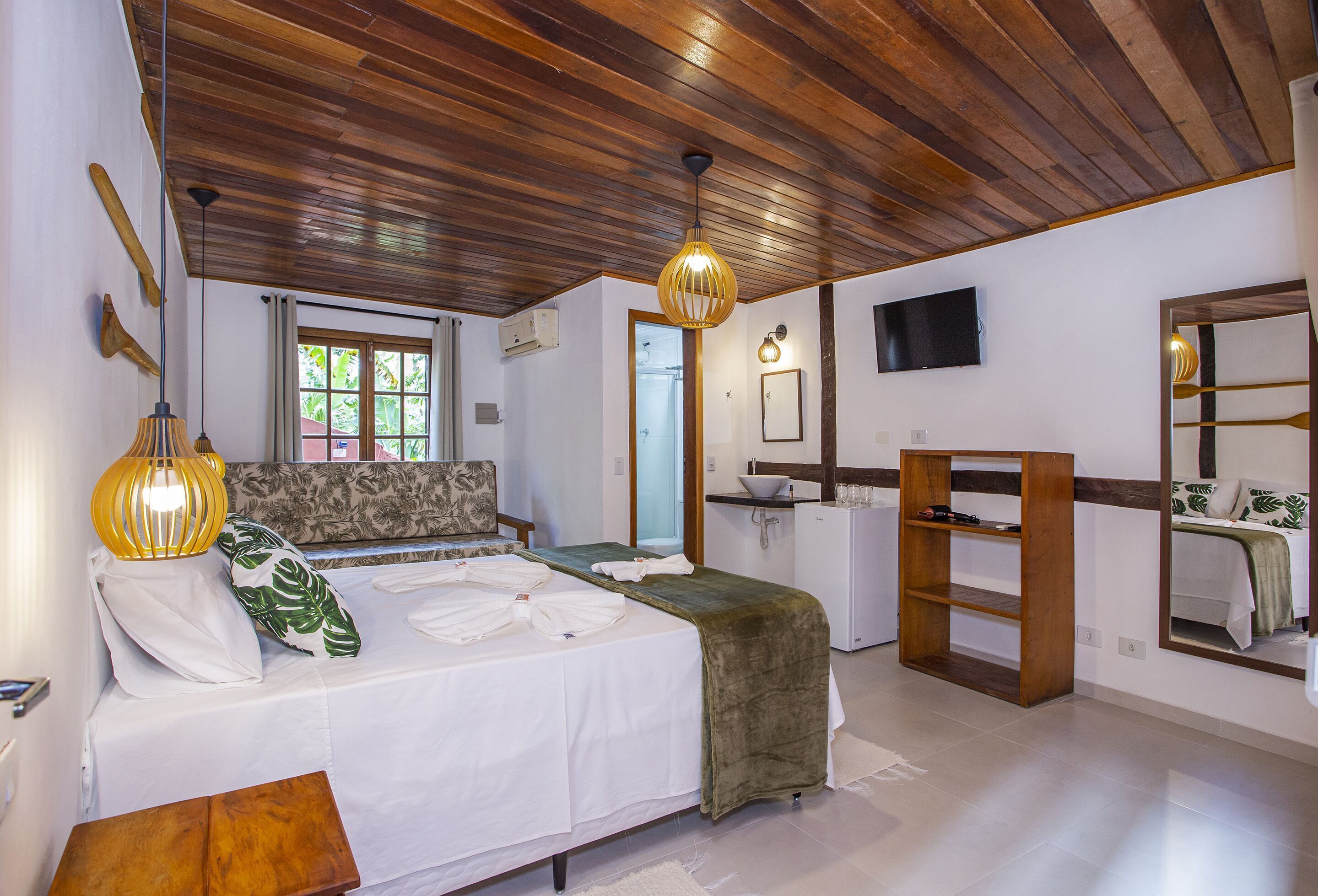 Minibar, wifi gratis, ropa de cama