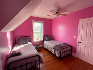 3 bedrooms, iron/ironing board, free WiFi, bed sheets