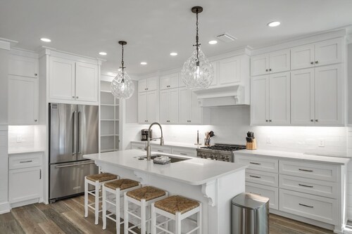 Private pool! Private Beach Access! Room for the whole family or team!