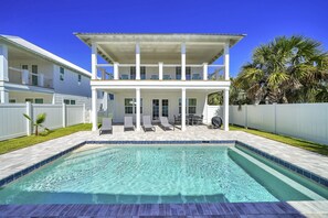 Piscina all'aperto, una piscina riscaldata