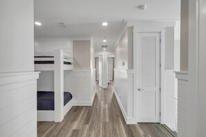 6 bedrooms, iron/ironing board, travel crib, free WiFi - Summer filling fast! Pool! Private Beach Access! (Panama City Beach)