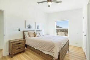 4 bedrooms, desk, iron/ironing board, free WiFi