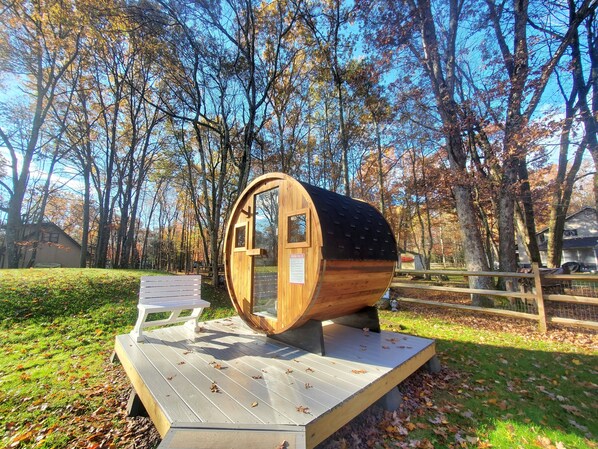 Property grounds - Home by Kalahari Waterpark, Camelback & Jim Thorpe Town, FREE EV Charger, SAUNA. (Albrightsville)