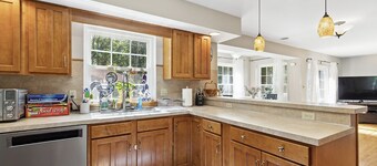 Entire Home by Kalahari Waterpark, Camelback & Jim Thorpe Town, FREE EV Charger