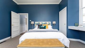 4 Schlafzimmer, Schreibtisch, Bügeleisen/Bügelbrett, Reisekinderbett