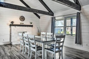 Dining - Spacious Massillon Log Cabin w/ Fire Pit! (Massillon)