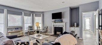 Dejablue Condo w/ pool on lake Texoma-Sleeps 8