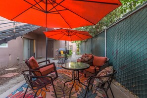 BBQ/picnic Area - Longer Stay for Travelers Blocks from Hospital and Downtown Security Gates (Visalia)