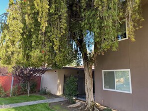 Exterior - Longer Stay for Travelers Blocks from Hospital and Downtown Security Gates (Visalia)