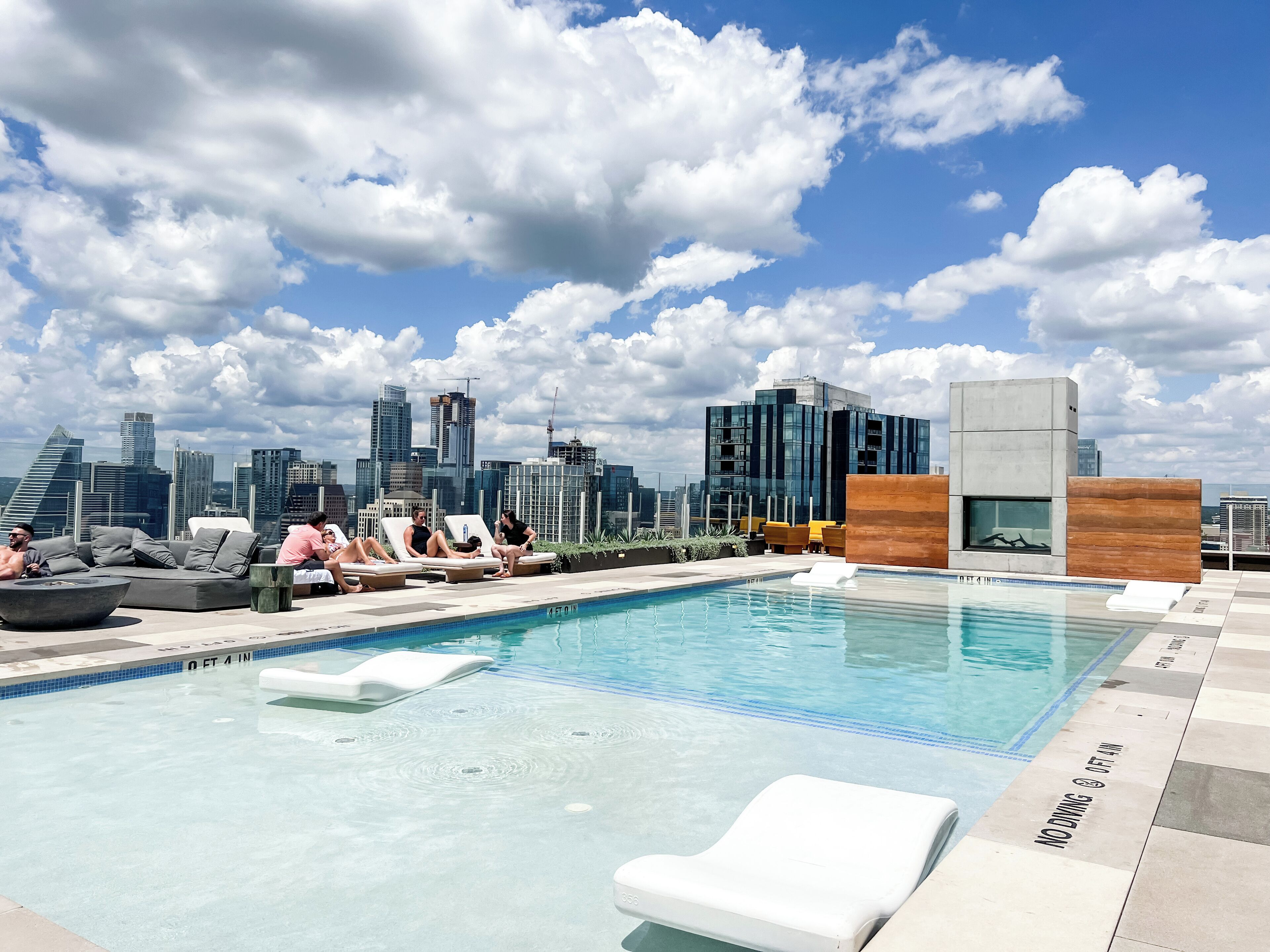 حمّام سباحة خارجي، حمّام سباحة مُدفَّأ