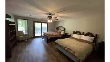 4 bedrooms, free WiFi, bed sheets