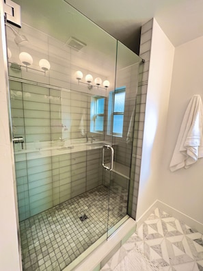 Combined shower/tub, hair dryer, towels, soap - Stylish 4BR w/ Rooftop + BBQ • Walk to City Park • Near Downtown and RiNo (Denver)