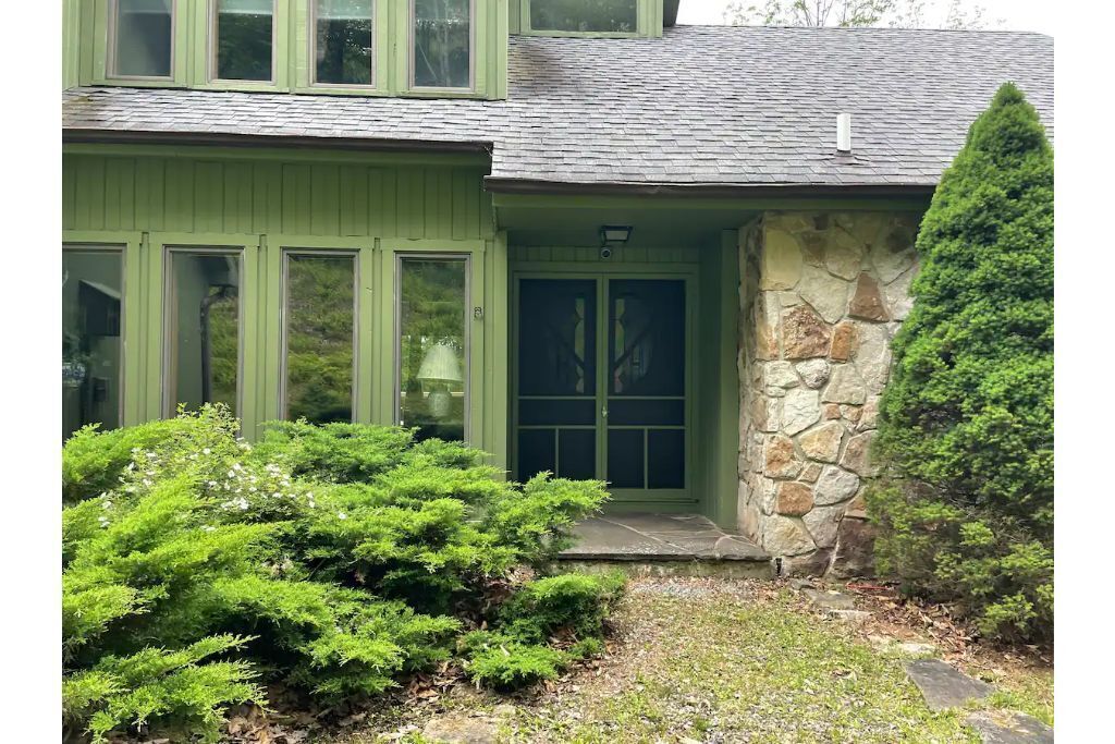 Timberline Mountain escape on Gated side with new hot tub