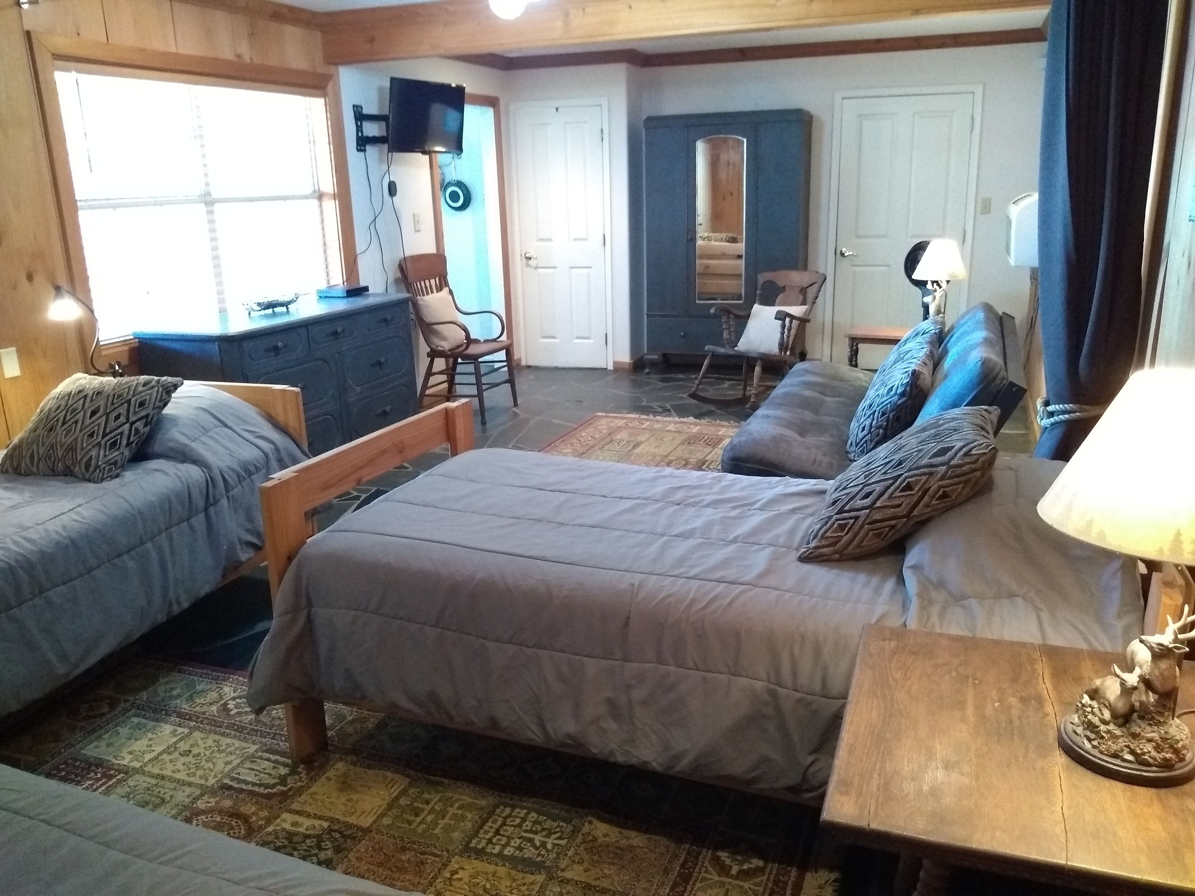 3 dormitorios, tabla de planchar con plancha, wifi gratis y ropa de cama
