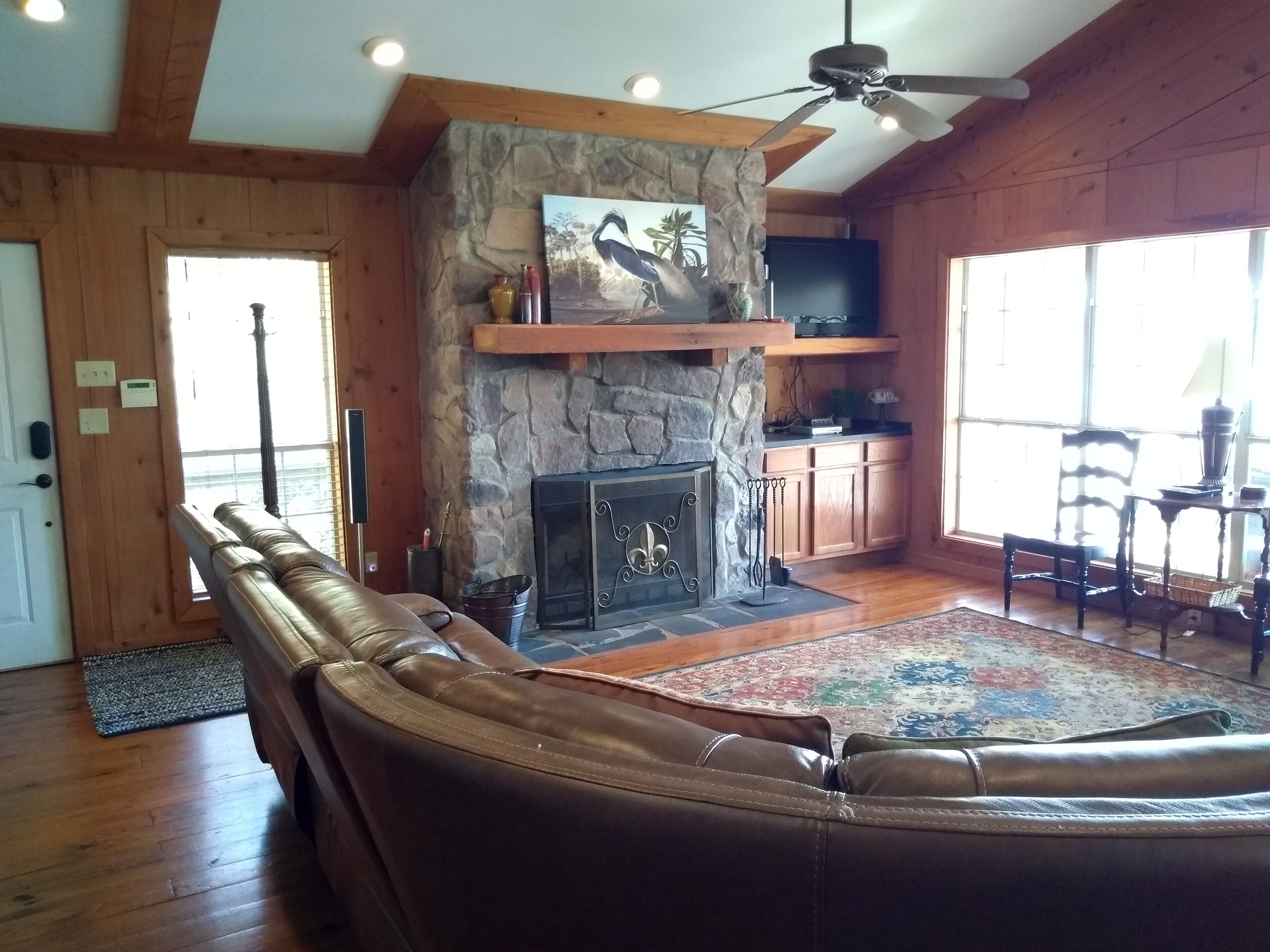 Smart TV, fireplace, DVD player