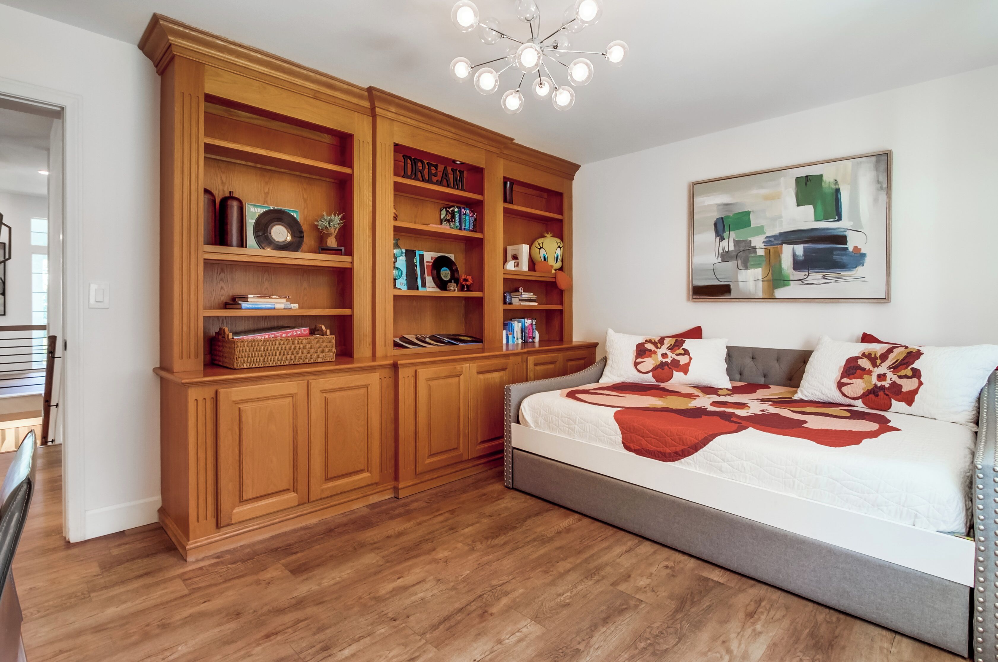 4 Schlafzimmer, Schreibtisch, Bügeleisen/Bügelbrett, Reisekinderbett