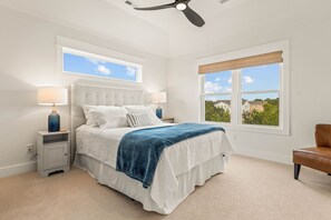 3 bedrooms, desk, iron/ironing board, free WiFi - 3BR Home near Bay Dr + Decks + Bikes + Kayaks + + Beach Gear + Close to Beach (Kill Devil Hills)
