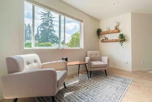 智能电视、电子游戏、桌上足球