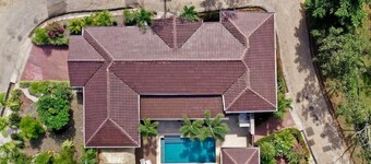 Gorgeous home with private pool - Close to Playa Langosta