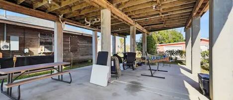 屋外ダイニングエリア