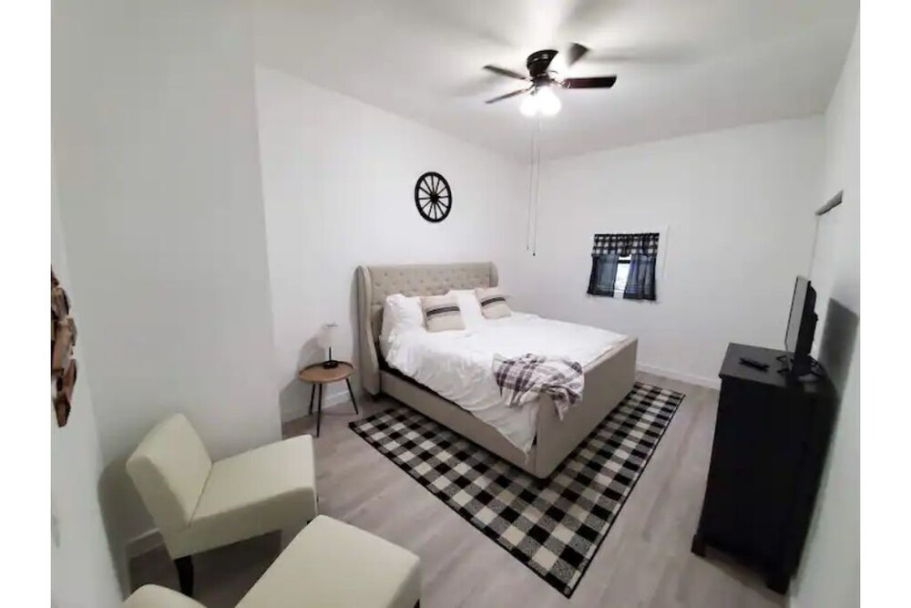 Riverfront Home with Dock access (Cabin2) Flippin Vrbo