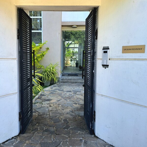 Apartment | Exterior detail - Silina Airport Residence in Katunayake (Seeduwa - Katunayake)